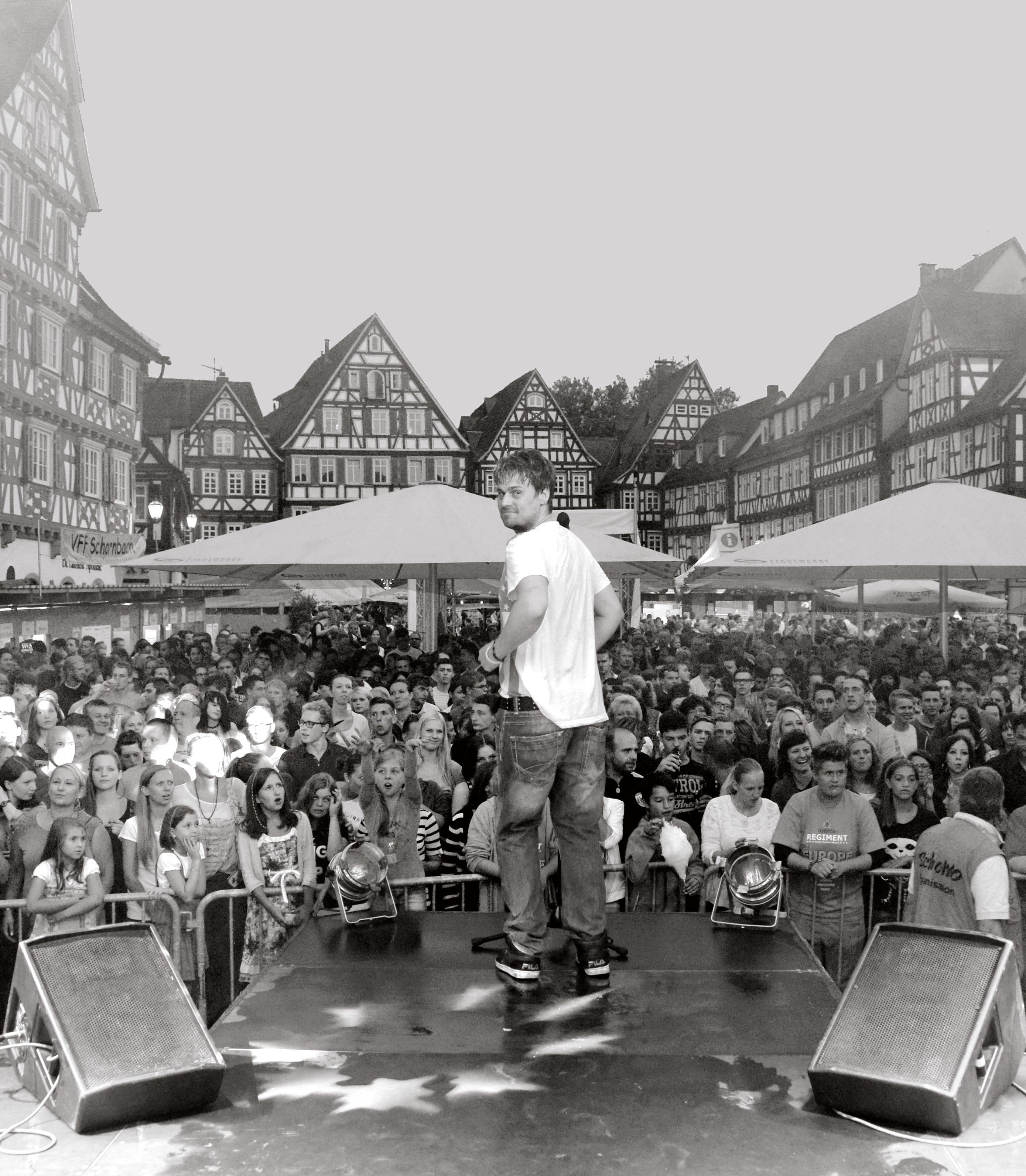 Robin Henderson live